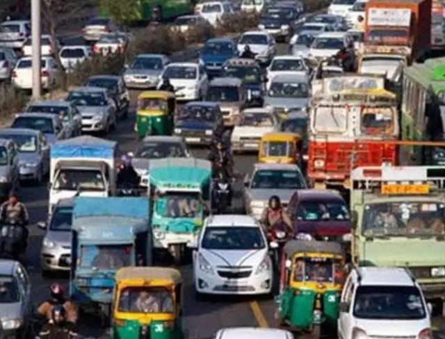 ایک لاکھ ڈیزل گاڑیوں کی رجسٹریشن منسوخ، 10 سال سے پرانی گاڑیوں کے خلاف دہلی حکومت کا بڑا فیصلہ