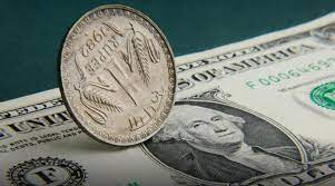 ابتدائی تجارت میں امریکی ڈالر کے مقابلے روپیہ 16 پیسے گر کر 82.33 کی اب تک کی کم ترین سطح پر آگیا