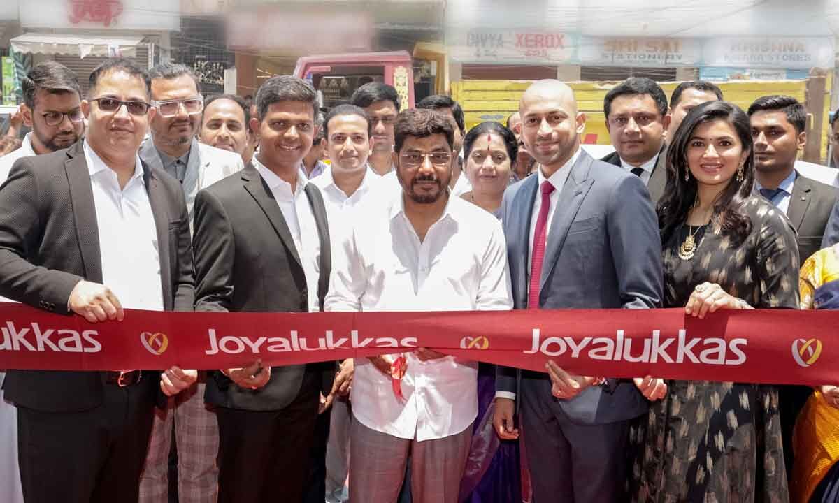 حیدرآباد کے مہدی پٹنم میں جویا لکاس جیولرکے نئے شوروم کا افتتاح