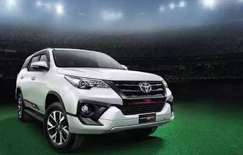 ٹویوٹا Toyota نے پیش کیا اپ ڈیٹ Crysta کرسٹا اور Fortuner فرچیونر