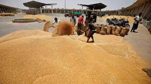 مہنگائی پر قابو پانے کے لیے گندم کی قیمت میں 200 روپے فی کوئنٹل کی کمی