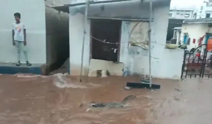 تلنگانہ : نظام ساگر کنال کا پشتہ ٹوٹ گیا، پانی مکانات میں داخل