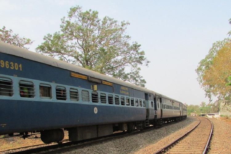 وشاکھاپٹنم سے سکندرآباد جانے والی ٹرین میں بم کی جھوٹی اطلاع