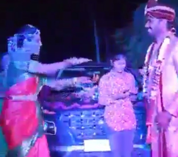 تلنگانہ:دلہن نے اپنی ہی شادی میں دلہے اور دیگر باراتیوں کے سامنے رقص کیا،ویڈیو وائرل