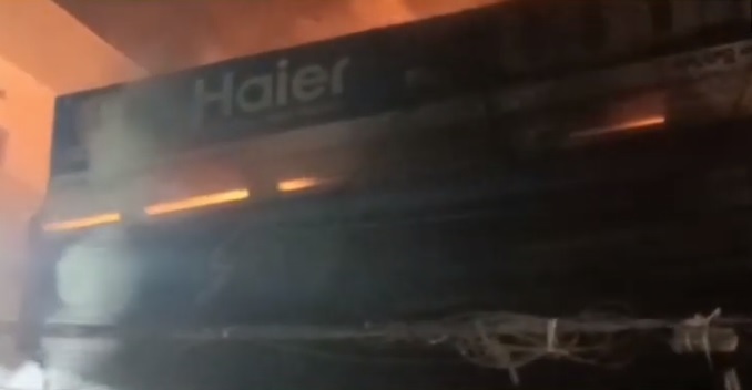 حیدرآباد: الکٹرانک کی دکان میں آگ بھڑک اٹھی