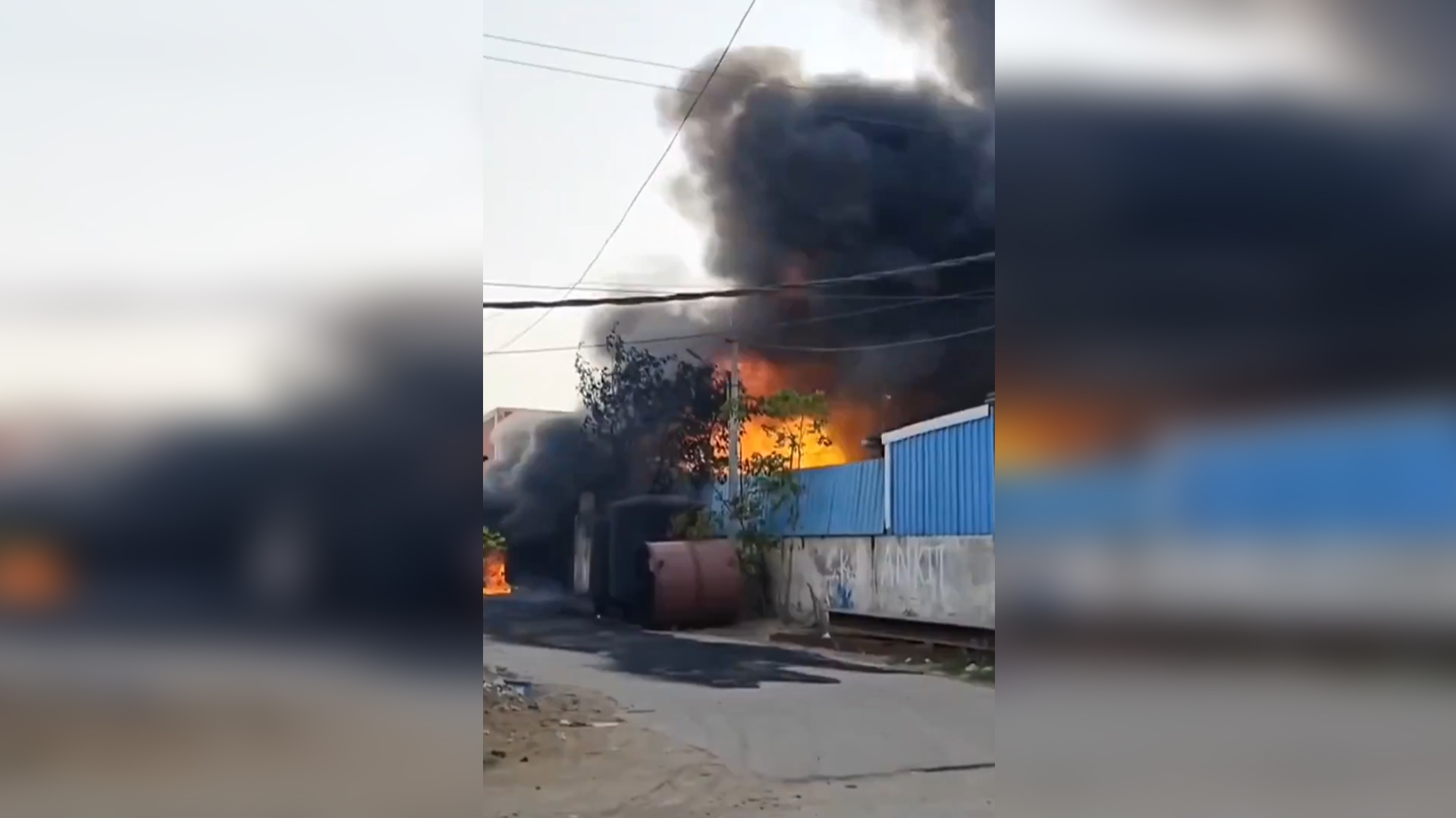 میدچل میں اسکریپ گودام میں اچانک آگ بھڑک اٹھی