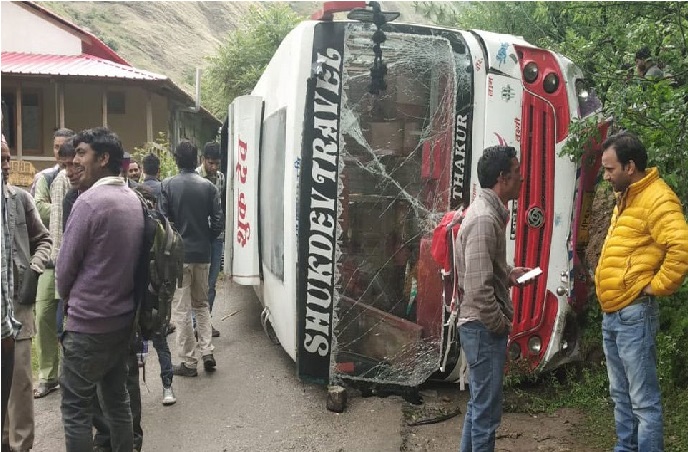 بی جے پی کارکنوں سے بھری بس حادثے کا شکار، راجناتھ کی ریلی میں جارہی تھے کارکن