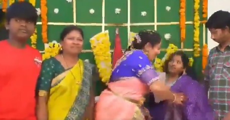  تلنگانہ: فنکشن میں فوٹو لیتے وقت خاتون کو دل کا دورہ، موقع پر ہی موت