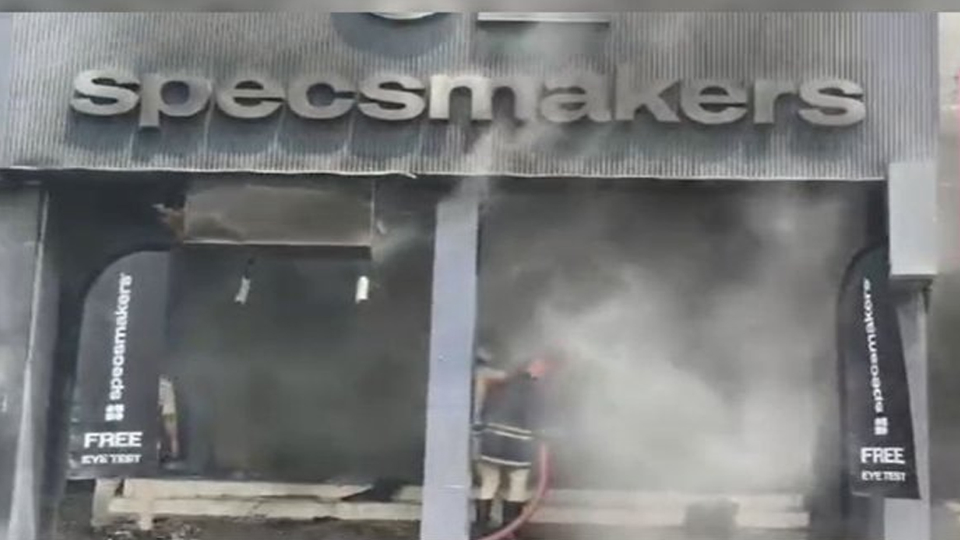 بوون پلی میں آپٹیکل اسٹور میں زبردست آگ بھڑک اٹھی