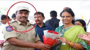 تلنگانہ کی وزیر تعلیم سبیتا اندرا ریڈی کے پولیس اسکارٹ انچارج نے خود کو گولی مار کر ہلاک کر دیا
