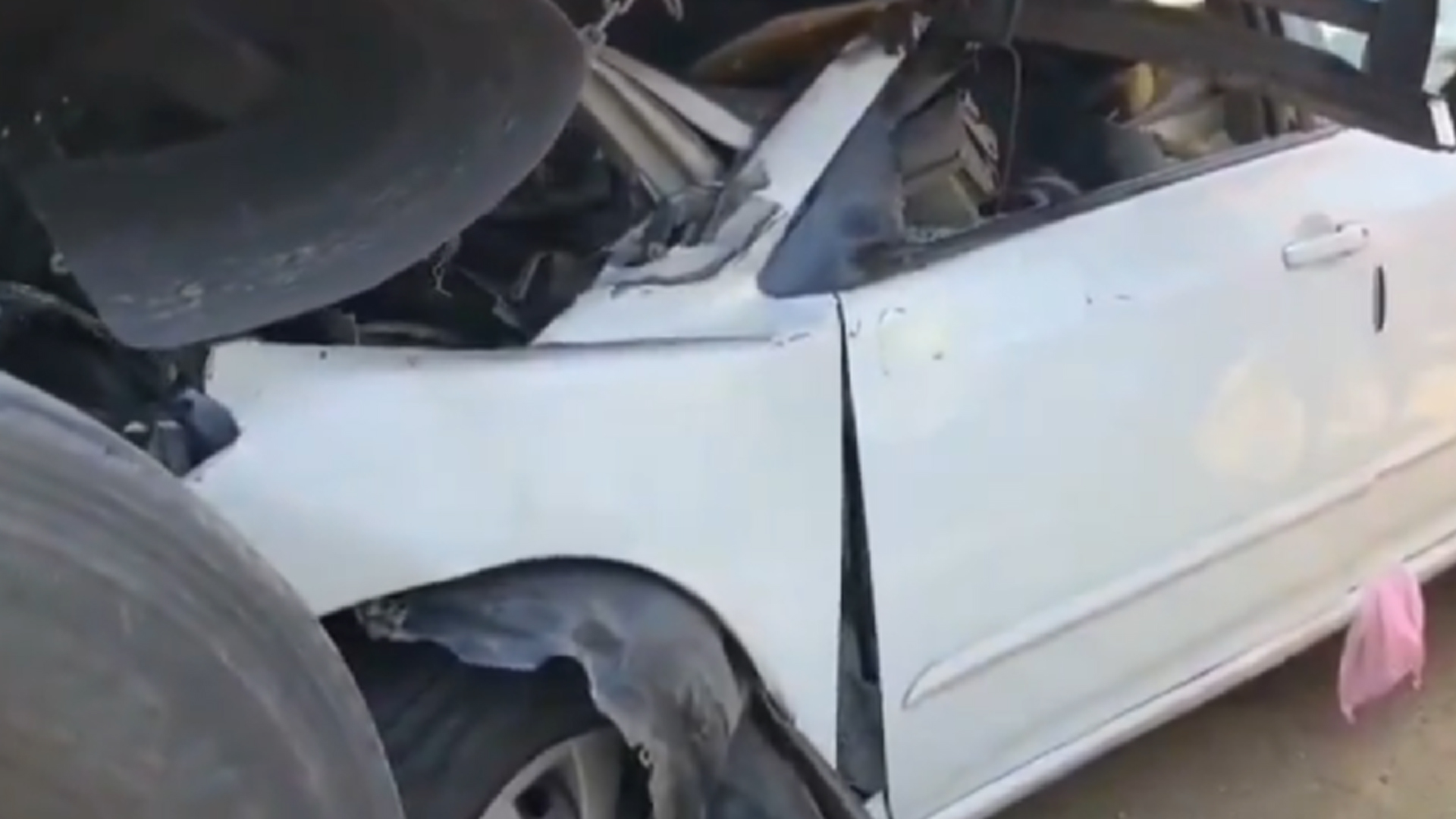 آندھرا پردیش کے ضلع چتور میں ہولناک سڑک حادثہ، 3 خواتین سمیت 5 افراد جاں بحق