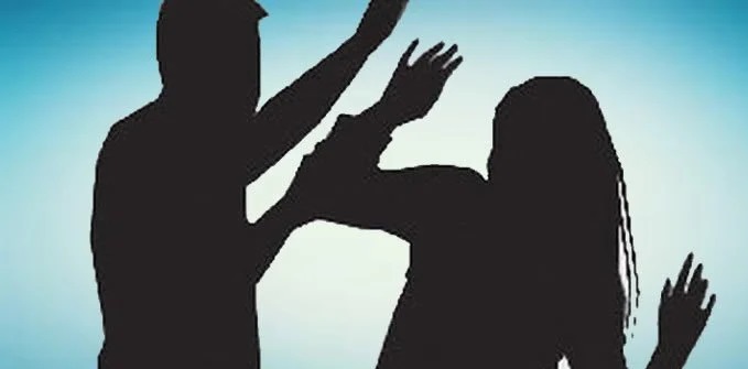 جگھڑے کے بعد شوہر کا حملہ، بیوی زخمی، نسبتی ہمشیرہ ہلاک