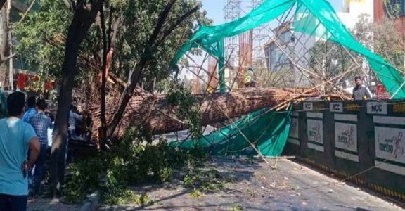 بنگلورو میں سنگین حادثہ.. میٹرو کا پلر گرنے سے 2 افراد کی موت