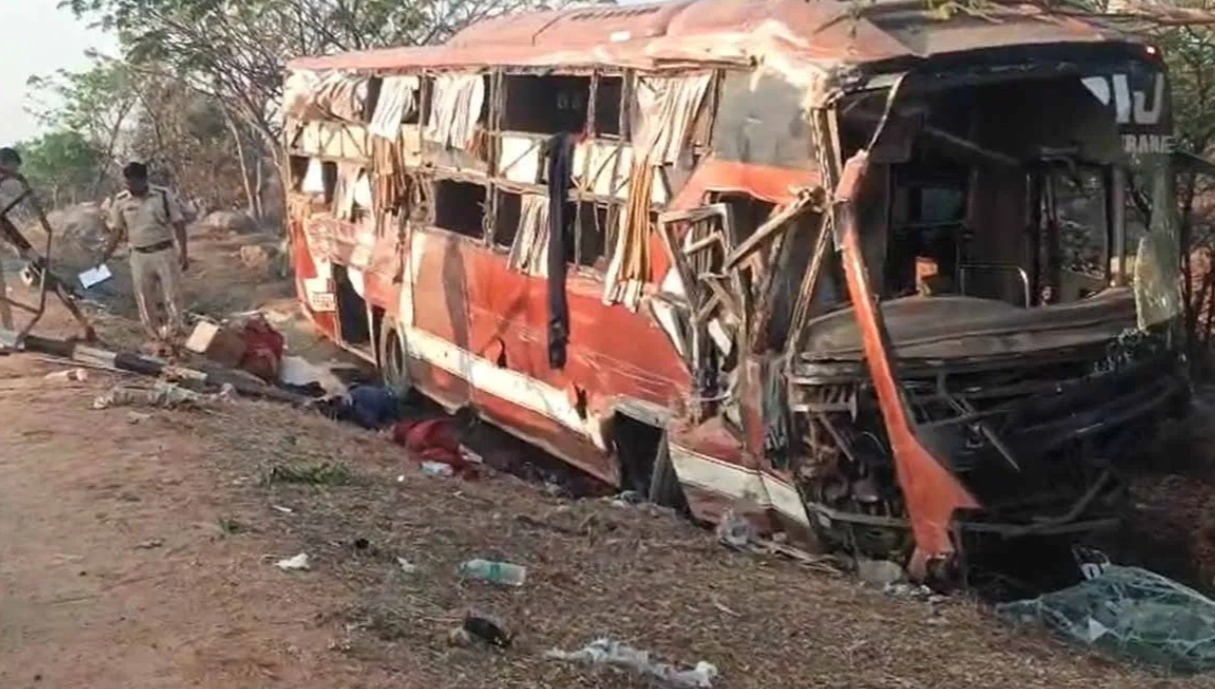 تلنگانہ: نظام آباد میں المناک بس حادثہ، چار افراد جاں بحق، کئی مسافر زخمی