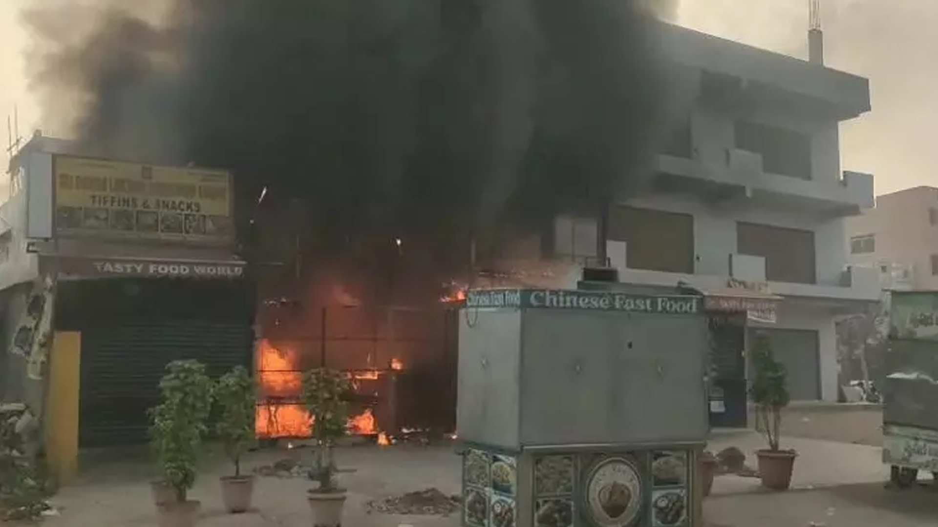 حیدرآباد: بالاپور میں فوڈ کورٹ میں آتشزدگی، دکان مکمل طور پر خاکستر