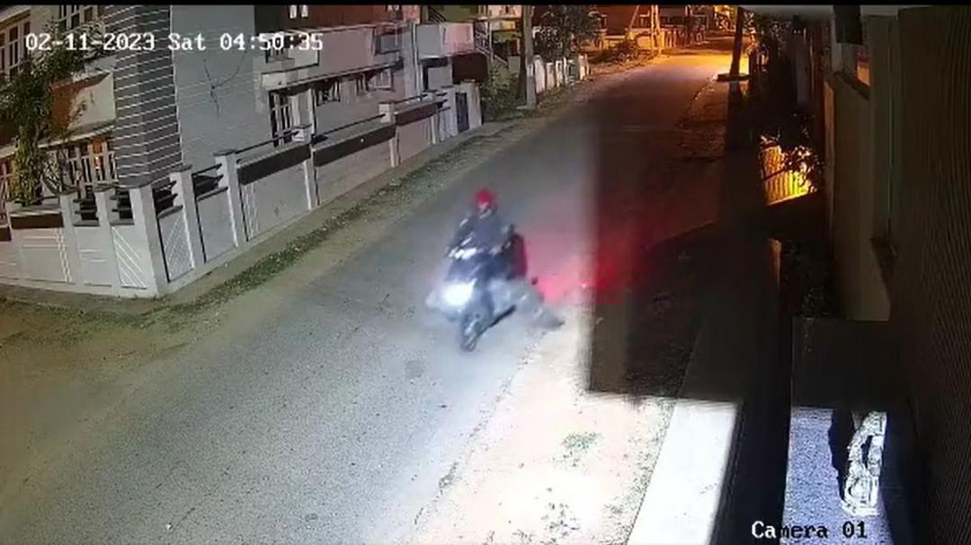 کرناٹک کا 20 سالہ شخص آئی فون کے لیے قتل کرنے کے بعد لاش کو اسکوٹی پر لے جا رہا ہے