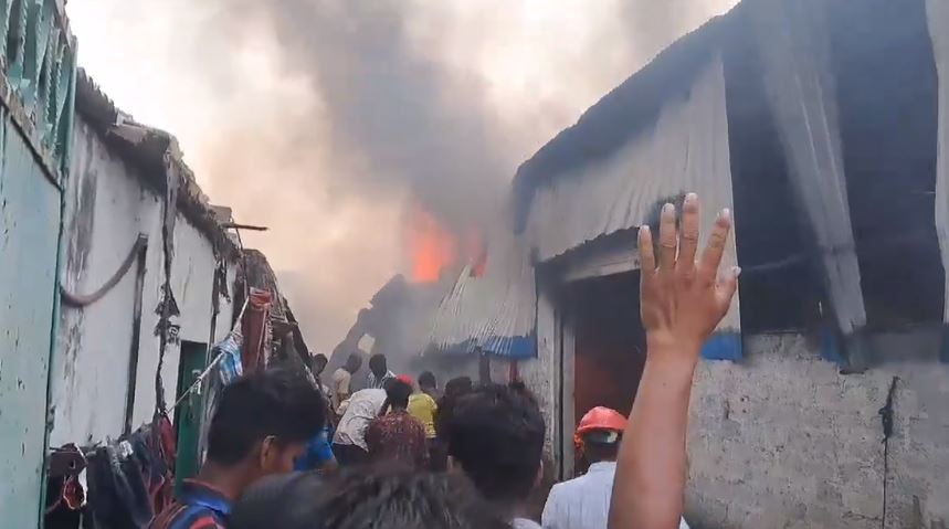 حیدرآباد: کاٹن بیڈ کمپنی میں لگی زبردست آگ 