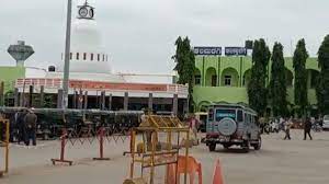 کرناٹک کے کالابوراگی ریلوے اسٹیشن پر سبز رنگ ہٹانے کا ہندو  گروپ نے احتجاج کیا  