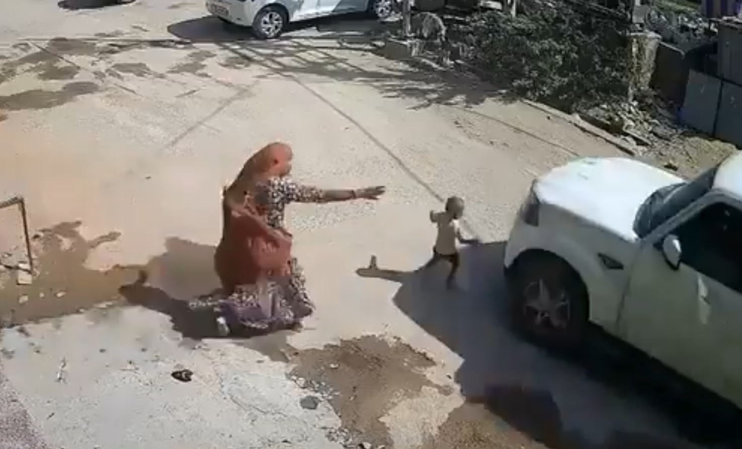 سانچور میں تیز رفتار اسکارپیو کی ٹکر سے کمسن بچے کی موت، سی سی ٹی وی فوٹیج سامنے آگئی