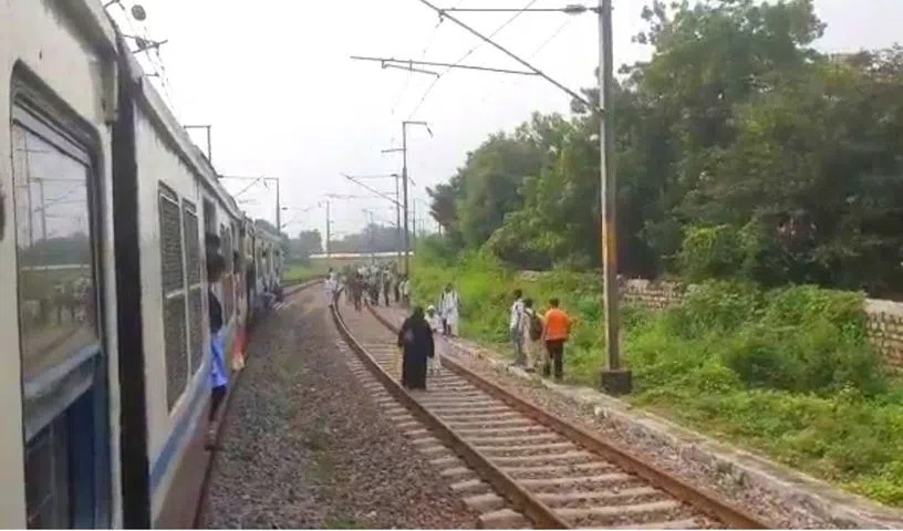 بیگم پیٹ ریلوے اسٹیشن کے قریب ایم ایم ٹی ایس کے اچانک رکنے سے عوام میں خوف و ہراس