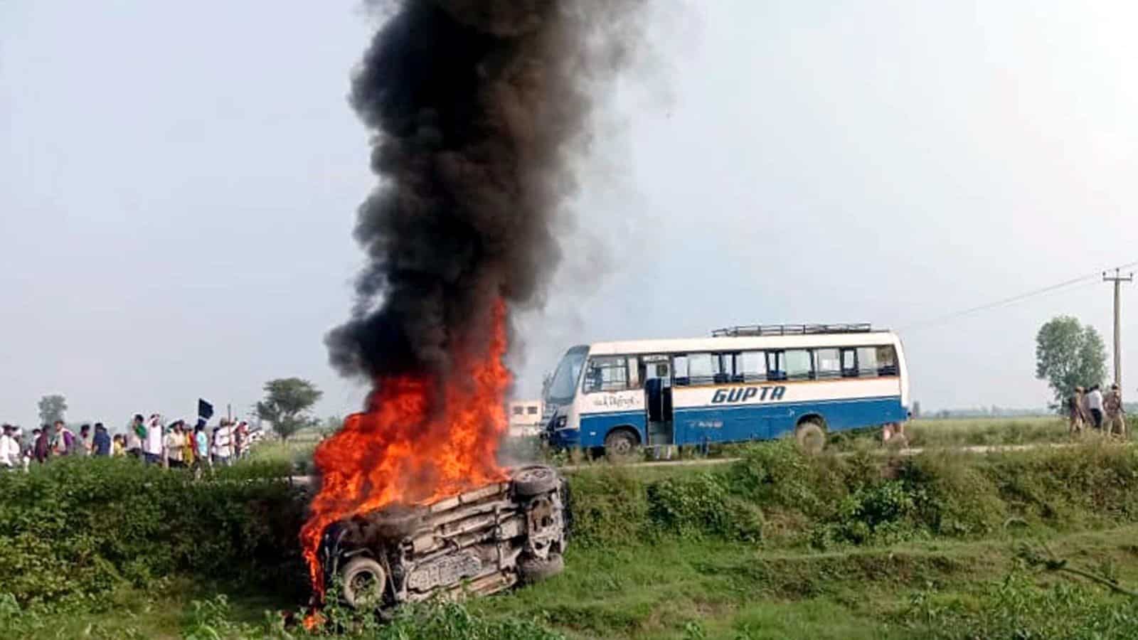 یوپی کے لکھیم پور کھیری میں بس اور ٹرک کے تصادم میں 8 افراد ہلاک، 25 سے زائد زخمی