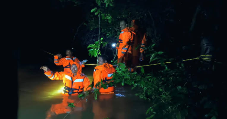 تلنگانہ کے مولوگو میں متیالدھرا آبشار کے قریب پھنسے 80 سیاحوں کو بچایا گیا