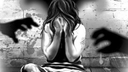 لڑکی کی اجتماعی عصمت دری ملزمین فرار