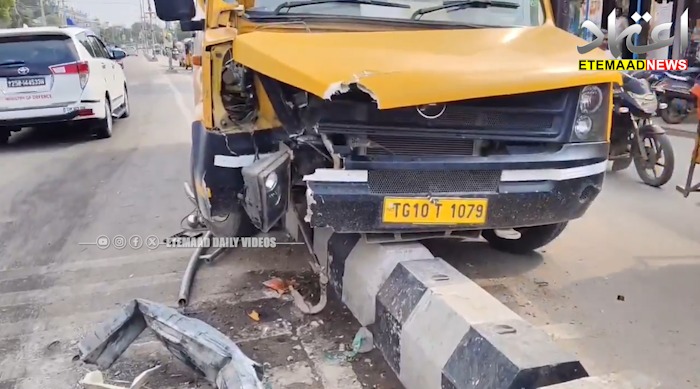 حیدرآباد: میرپٹ پولیس حدود  میں اسکول بس ڈیوائیڈر سے ٹکرائی، ڈرائیور بے ہوش
