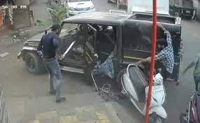 پالگھر میں 2 گروپوں کے درمیان تصادم پر ایک شخص پر تلوار سے حملہ، گولیاں چلائی گئیں