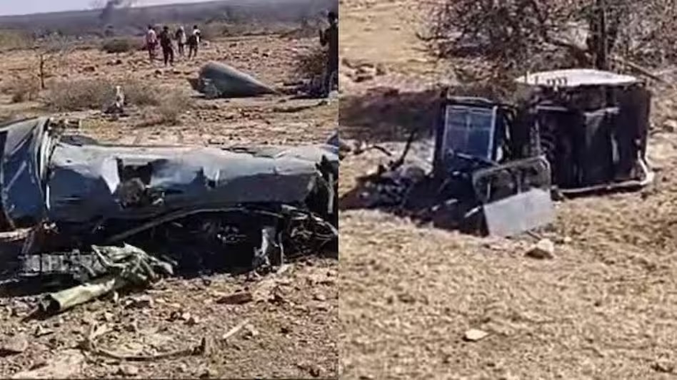 فضائیہ کے دو طیارے گر کر تباہ