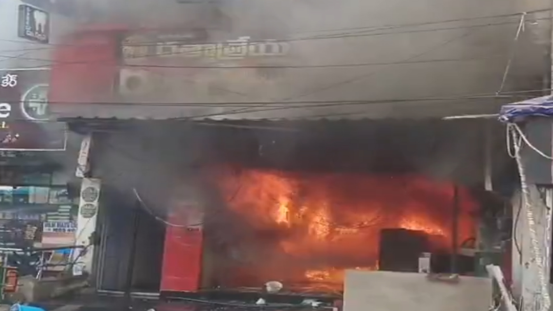 ورنگل میں فرنیچر شاپ میں بھیانک آگ بھڑک اٹھی