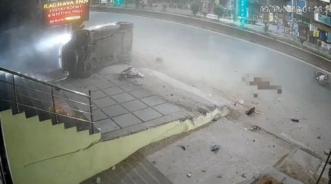 ضلع نلگنڈہ میں تیز رفتار کار کا حادثہ، صفائی کارکن خاتون سمیت دو افراد زخمی