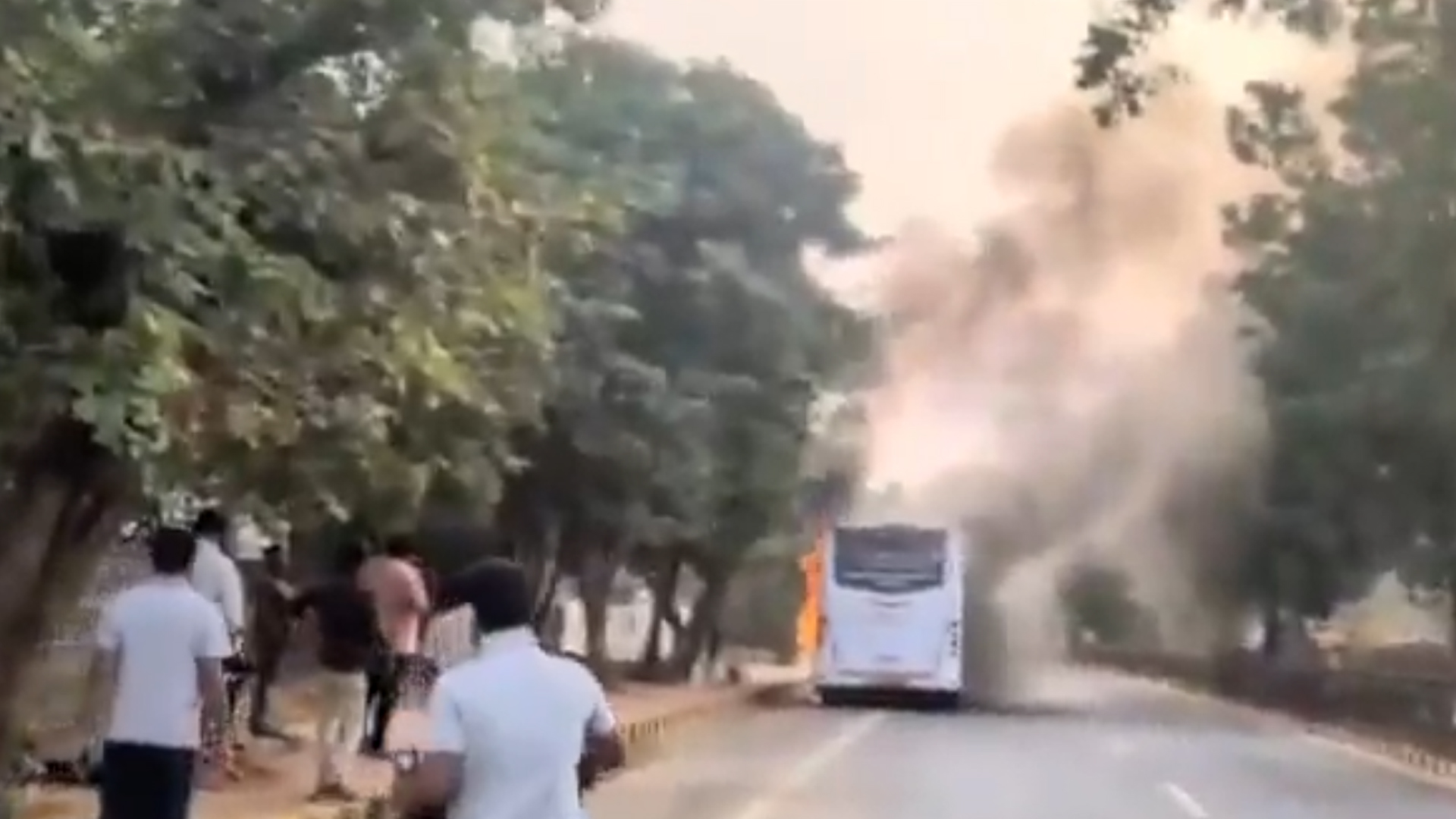 وشاکھاپٹنم میں چلتی بس میں اچانک آگ، رشی کونڈا بیچ روڈ پر بڑا حادثہ ٹل گیا