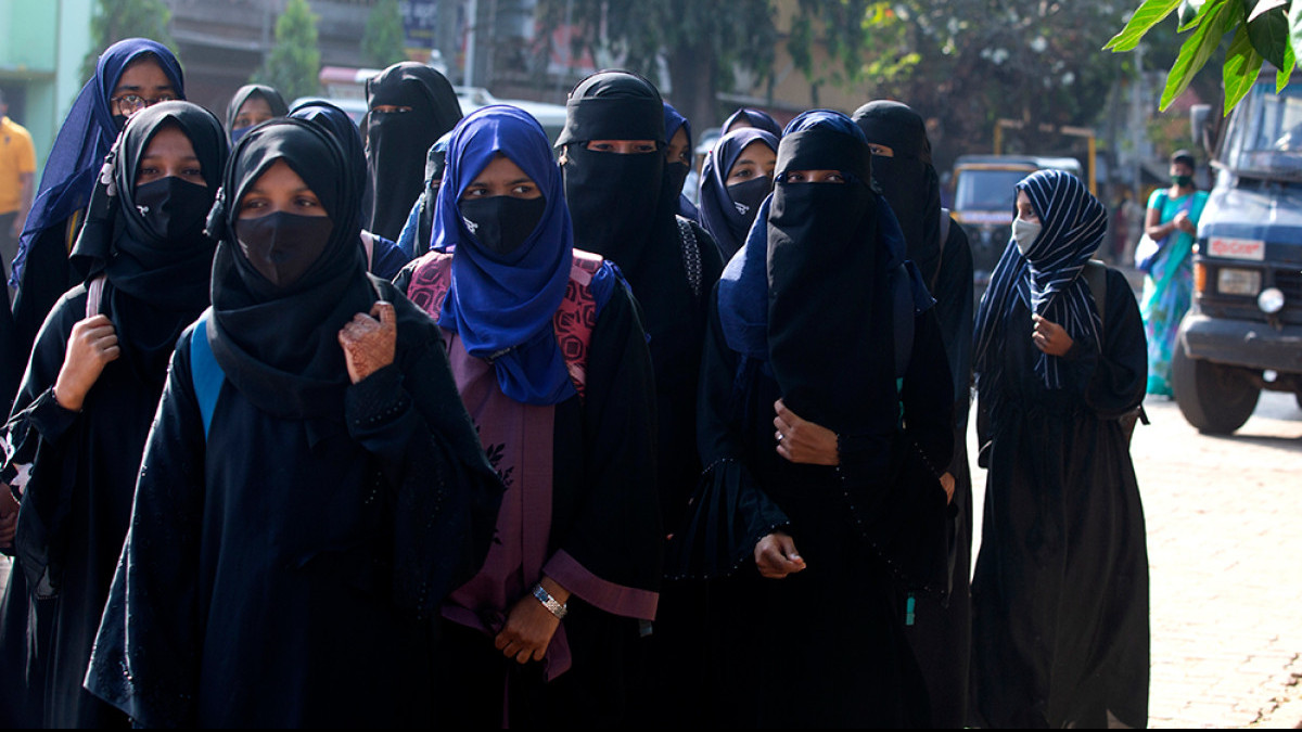  ممبئی کے کالج میں 12ویں جماعت میں برقعہ پوش لڑکیوں کو داخلہ دینے سے انکار، احتجاج پھوٹ پڑا