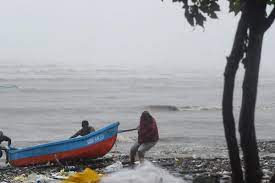 گجرات کے ساحل پر تیز ہوا اور طوفانی لہریں،کشتیاں الٹ گئیں، 10 افراد لاپتہ
