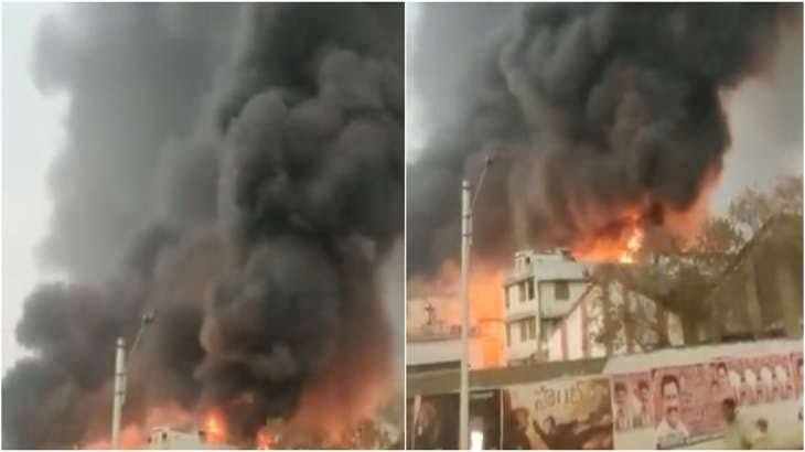 حیدرآباد کے چکڈ پلی کے گودام میں زبردست آگ لگ گئی