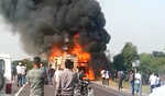 راجستھان : باڑمیر میں بس اور ٹریلر میں ٹکر، آگ لگنے سے 5 افراد ہلاک