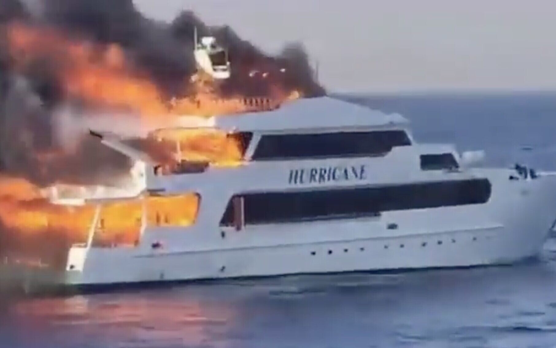 مصر کے بحیرہ احمر میں کشتی میں آگ لگنے کے بعد تین برطانوی سیاح لاپتہ