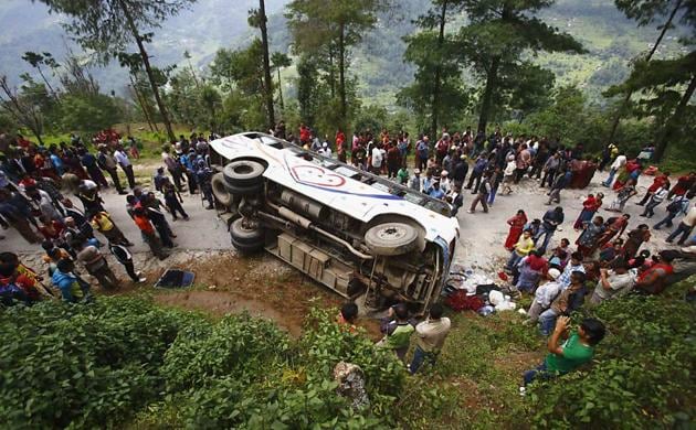 نیپال میں ایک خوفناک سڑک حادثہ پیش آیا۔