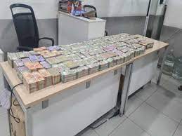 گاندھی نگر میں 3.5 کروڑ روپے کی نقدی ضبط