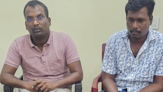 نظام آباد: آرمور میونسپل کمشنر اور ڈرائیور 20 ہزار کی رشوت لیتے گرفتار