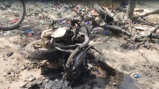 اسکوٹی سے لے جارہے تھے  پٹاخے، راستے میں ہی پھٹ پڑے، ایک ہلاک