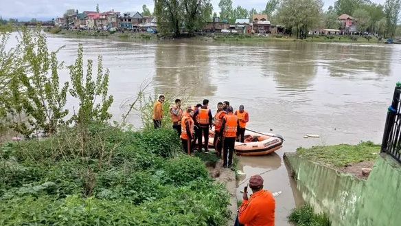 جموں و کشمیر میں دریائے جہلم میں کشتی الٹ گئی، 4 افراد جاں بحق