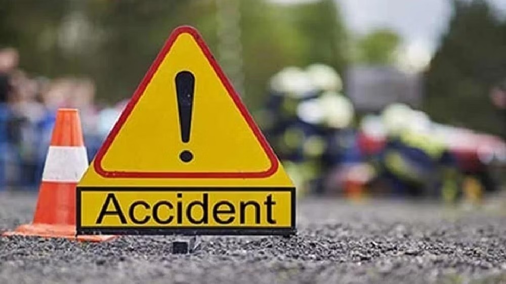 آگرہ لکھنؤ ایکسپریس وے پر بس گرنے سے 3 کی موت، 18 زخمی