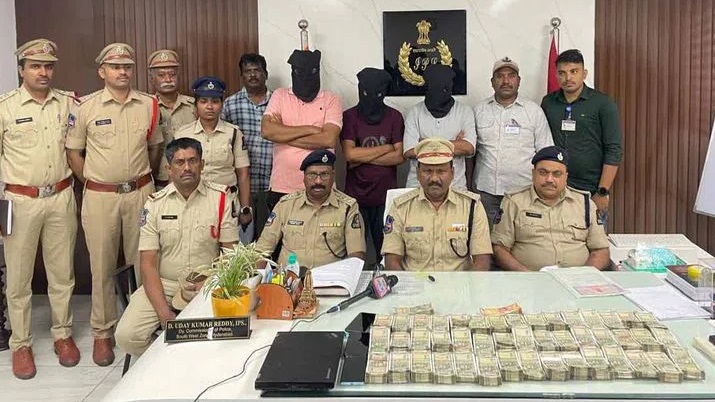 حیدرآباد : کم قیمت پر قربانی کا حصہ فروخت کرنے والے 3 افراد گرفتار، قبضے سے لاکھوں روپے برآمد