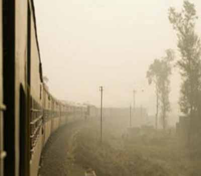 مدھیہ پردیش میں لٹیروں نے خاتون کو چلتی ٹرین سے پھینکا