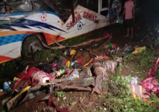 اڈیشہ میں بس پلٹنے سے 6 سیاح ہلاک، 45 زخمی