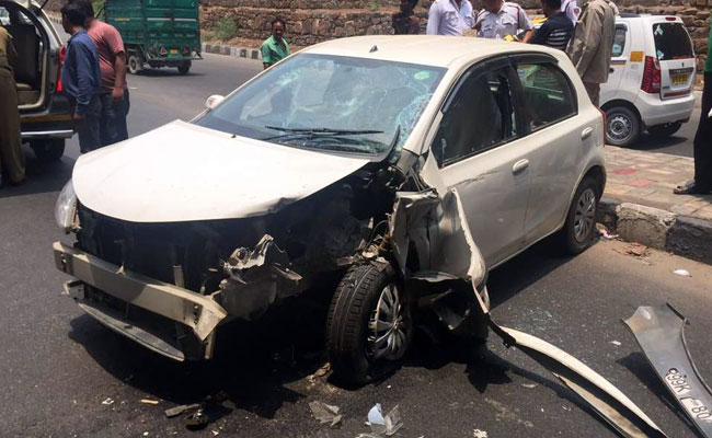 دہلی: کشمیری گیٹ علاقے میں تیز رفتار کار نے فٹ پاتھ پر بیٹھے 4 لوگوں روندا