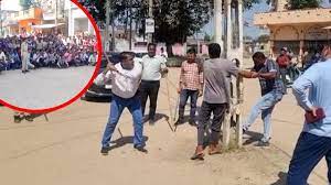 گربا میں پتھراؤ کا الزام لگاتے ہوئے ایک شخص کو پولیس کی جانب سے پیٹا گیا ،