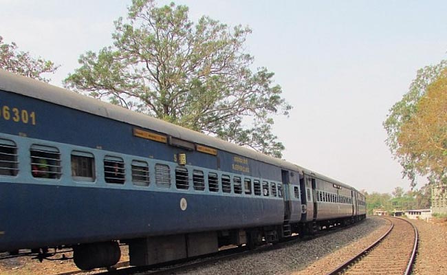 سہارنپور: سیلفی لینے کے چکر میں ٹرین کی زد میں آیا طالب علم، موقع پر ہی موت